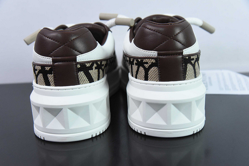 Va1e*ntin0 sneaker