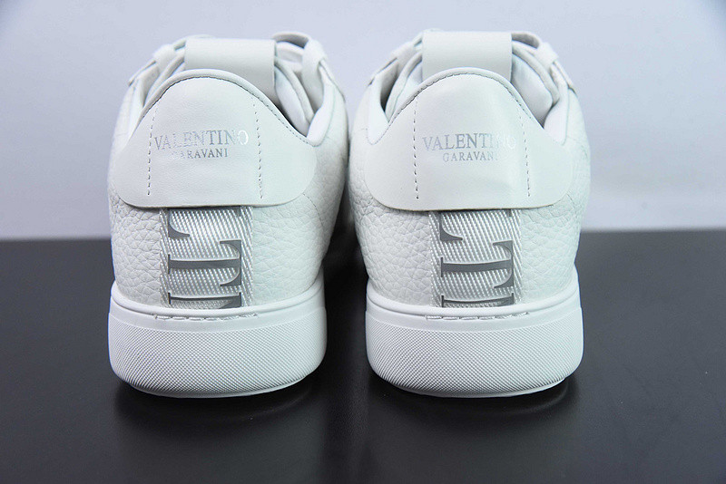 Va1e*ntin0 sneaker