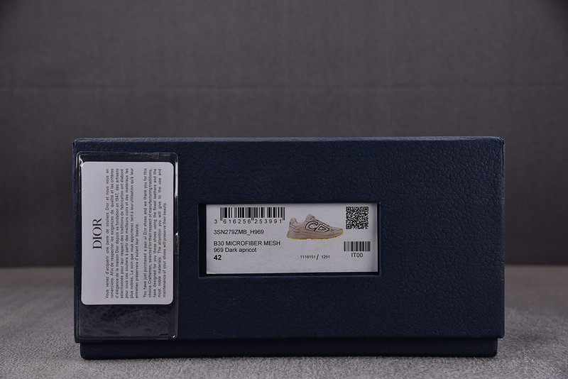 dio* sneaker