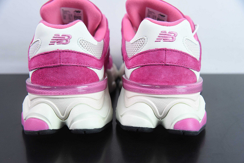 NEW BALANCE SNEAKER