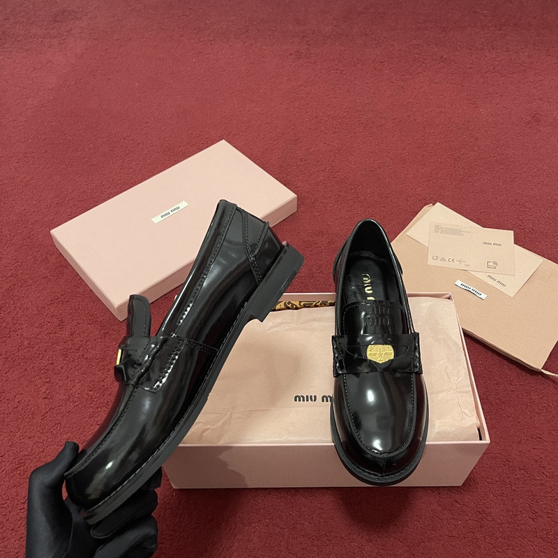 M1um1u sneaker