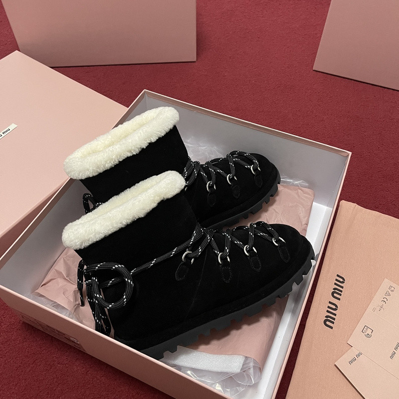 M1um1u sneaker