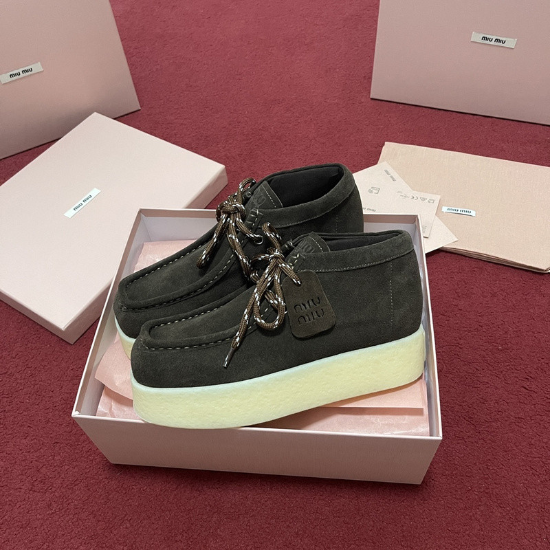 M1um1u sneaker