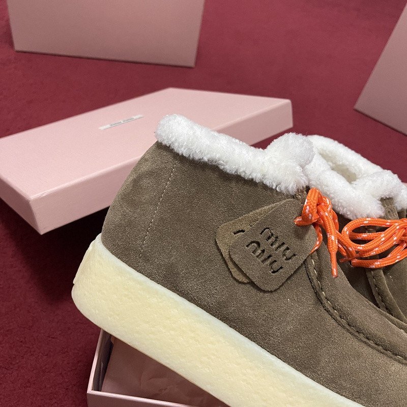 M1um1u sneaker