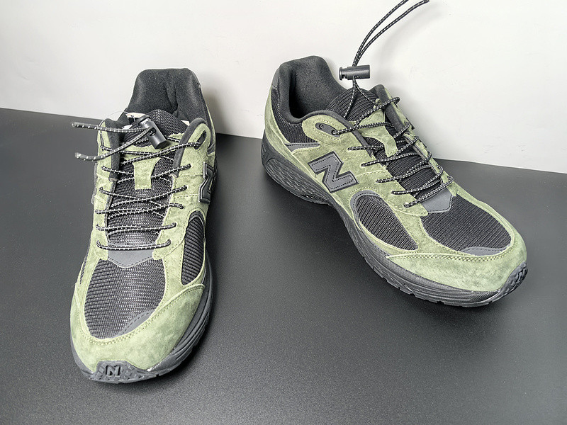 NEW BALANCE SNEAKER