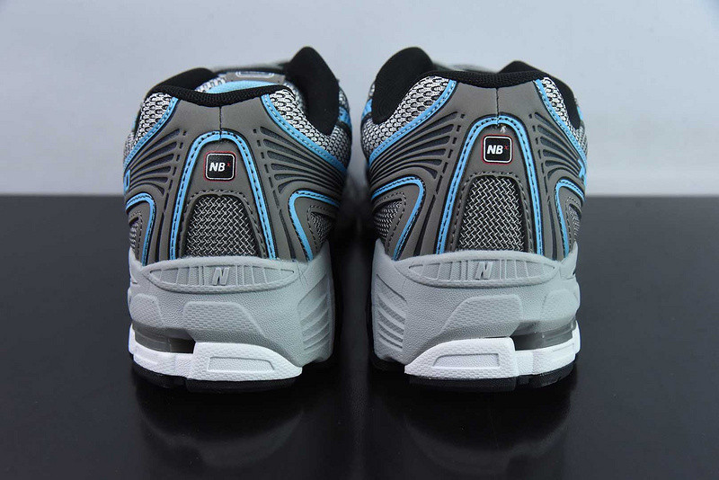 NEW BALANCE SNEAKER
