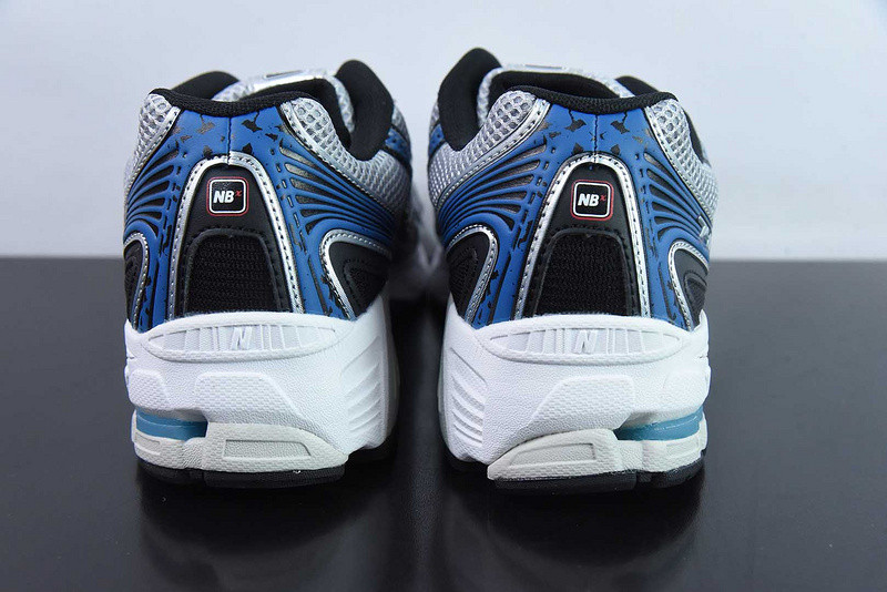 NEW BALANCE SNEAKER