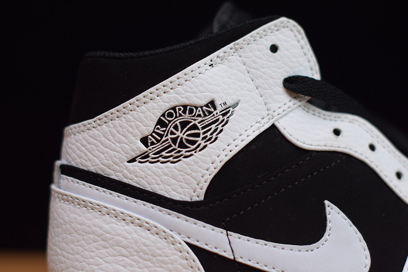 air jordan 1 mid white black 554724-113