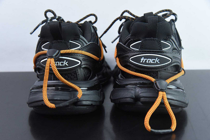 BC TRACK SNEAKER
