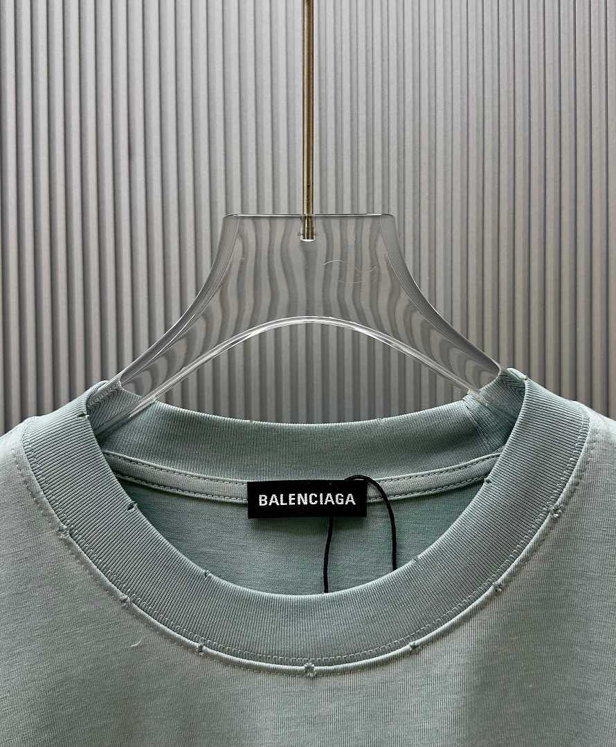 Ba1en*iaga Clothes