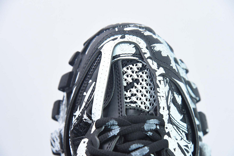 bc track sneaker