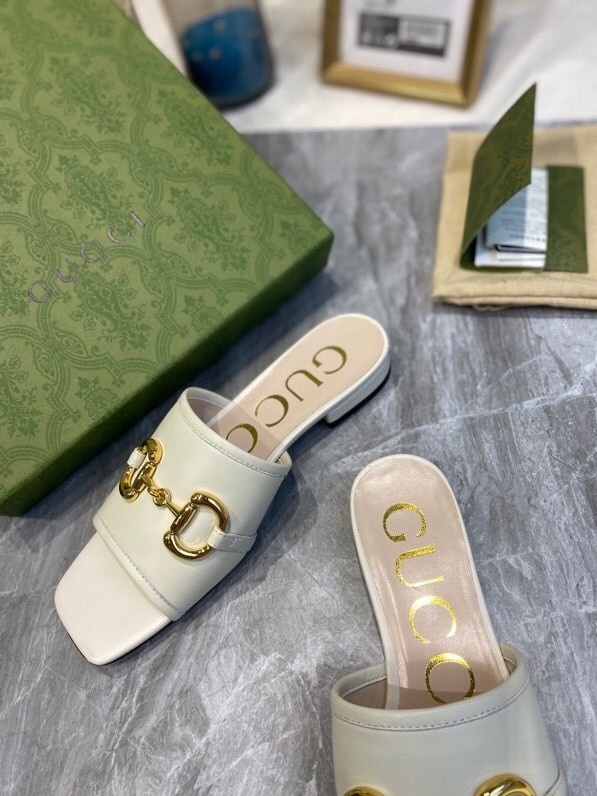 g*u*i sandals
