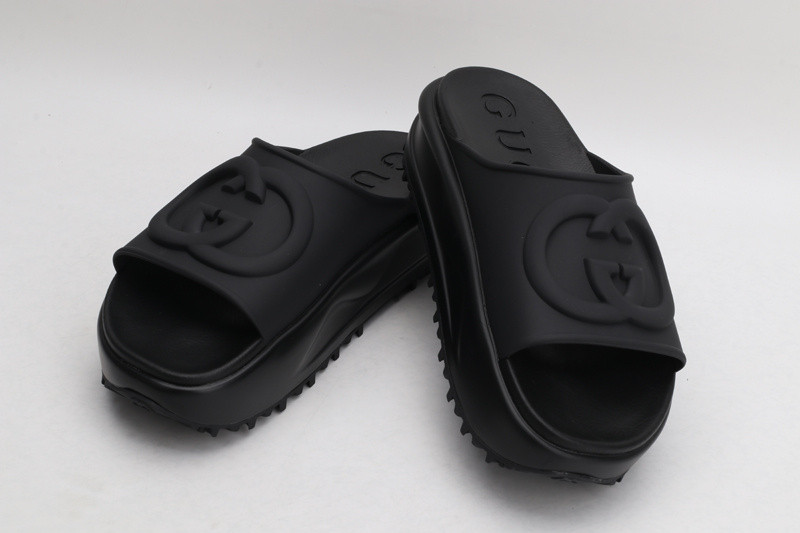 g*u*i sandals
