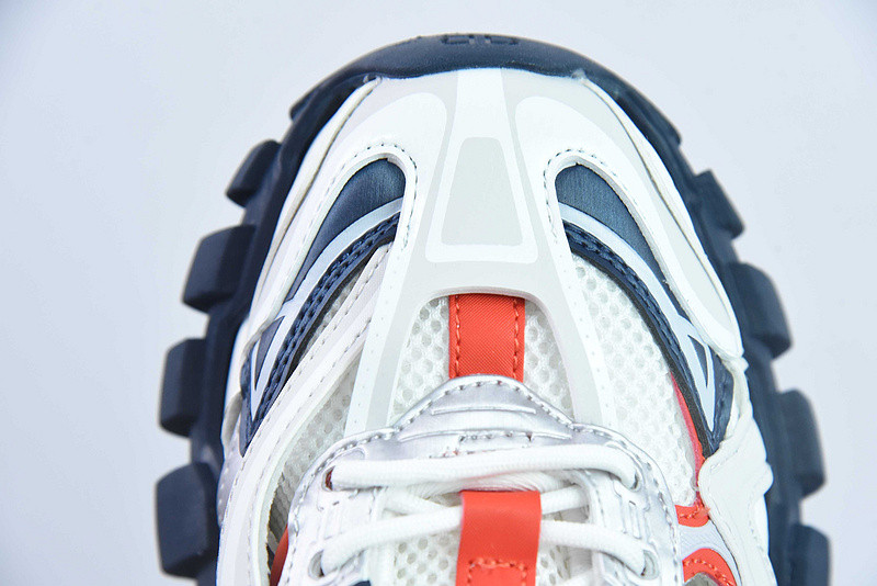 bc track sneaker