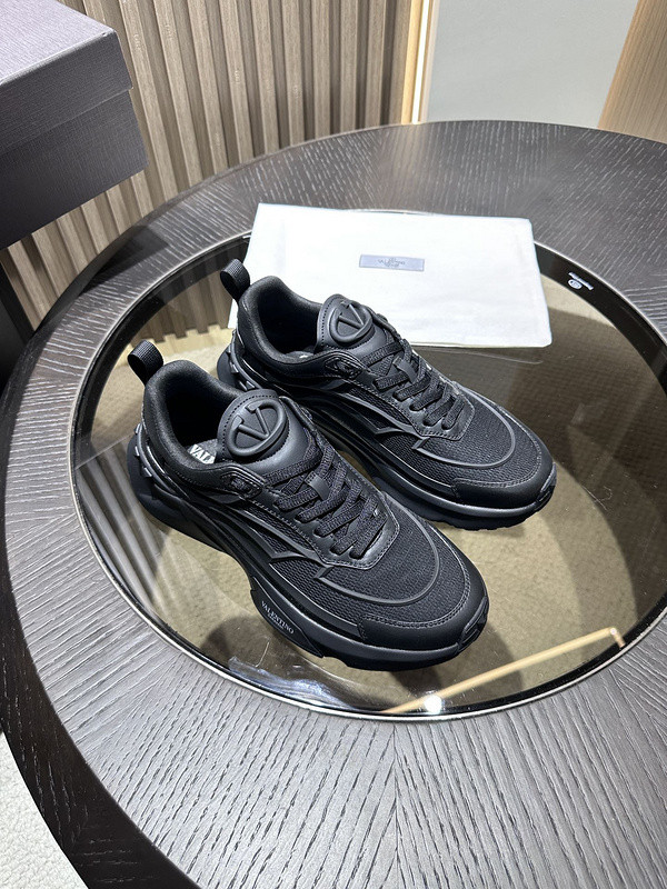 Va1e*ntin0 sneaker
