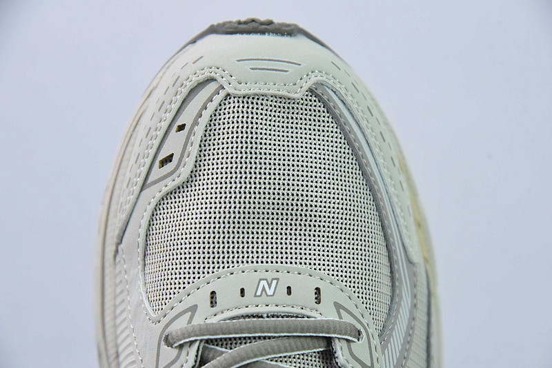 NEW BALANCE SNEAKER