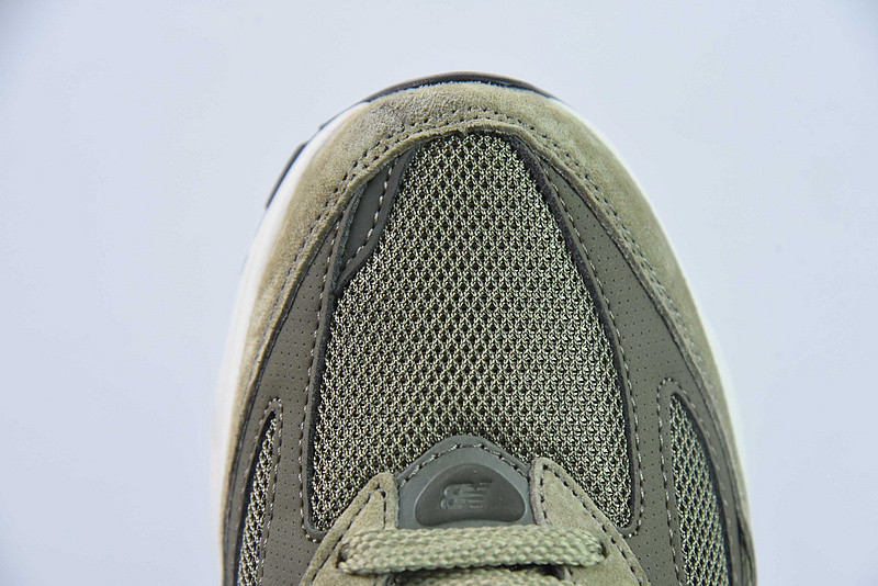 NEW BALANCE SNEAKER