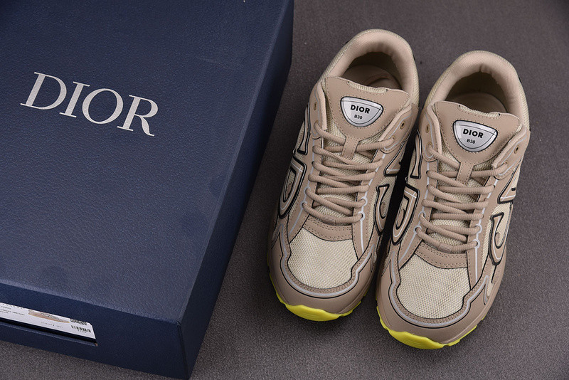dio* sneaker
