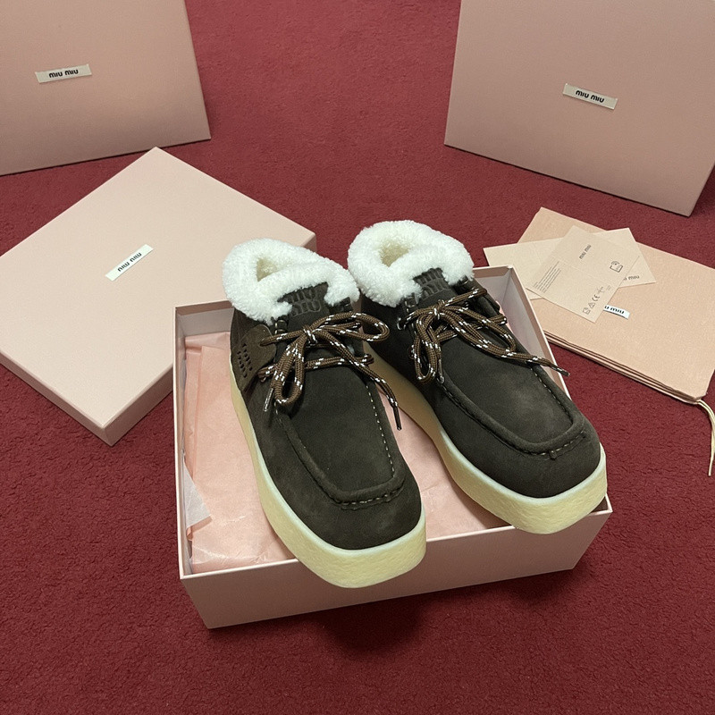 M1um1u sneaker
