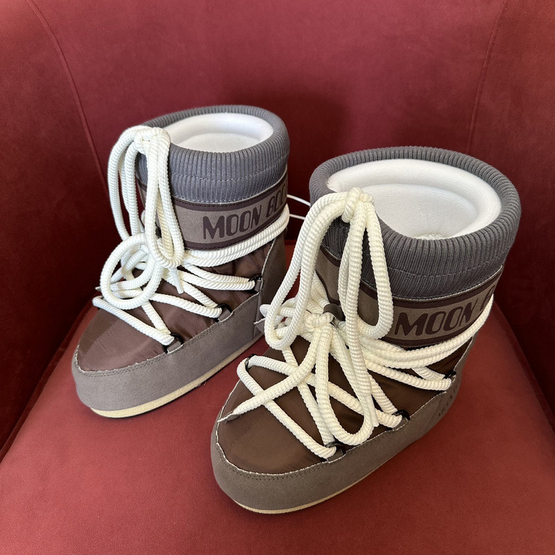 mOON bOOT