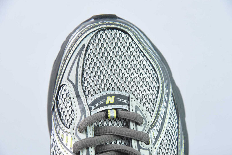 NEW BALANCE SNEAKER