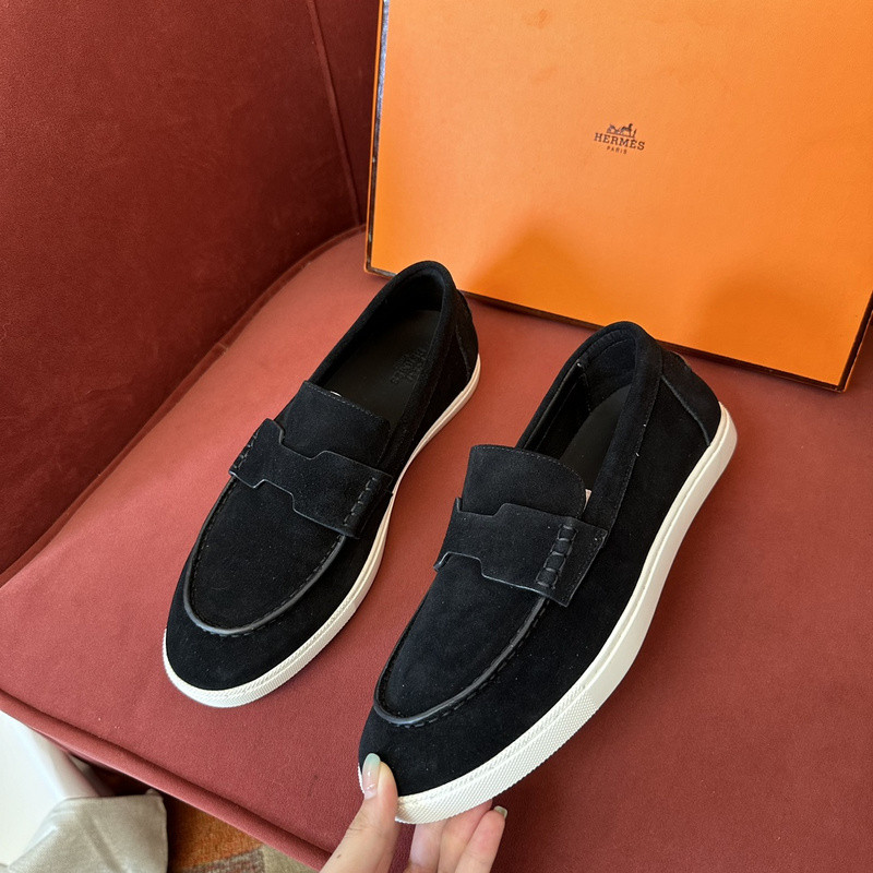 H**me5 sneaker