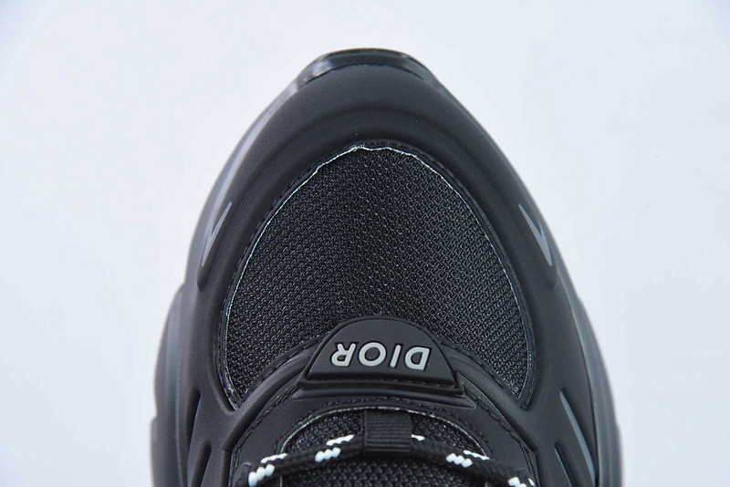 DIO* SNEAKER