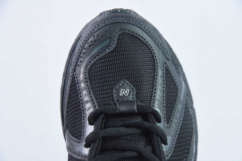 NEW BALANCE SNEAKER