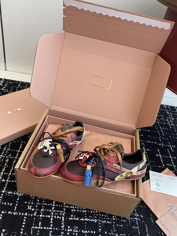 M1um1u sneaker