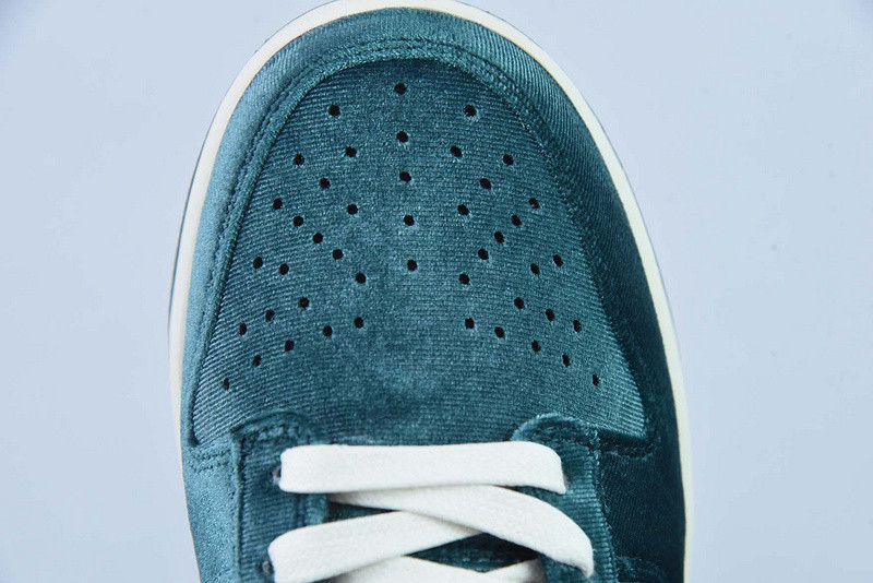 nike dunk low “green velvet“ dz5224-300
