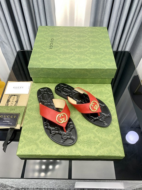 g*u*i sandals
