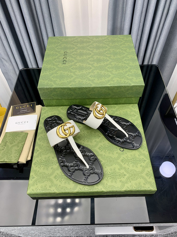 g*u*i sandals