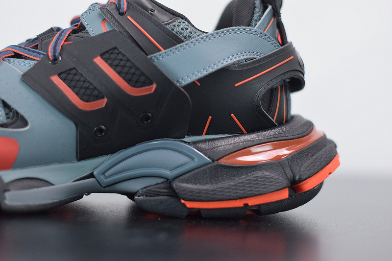 bc track sneaker