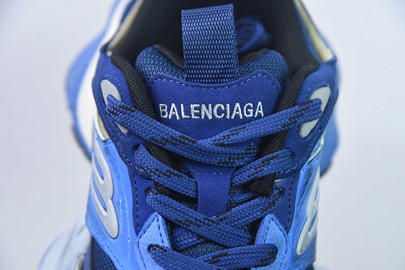 bc cargo sneaker