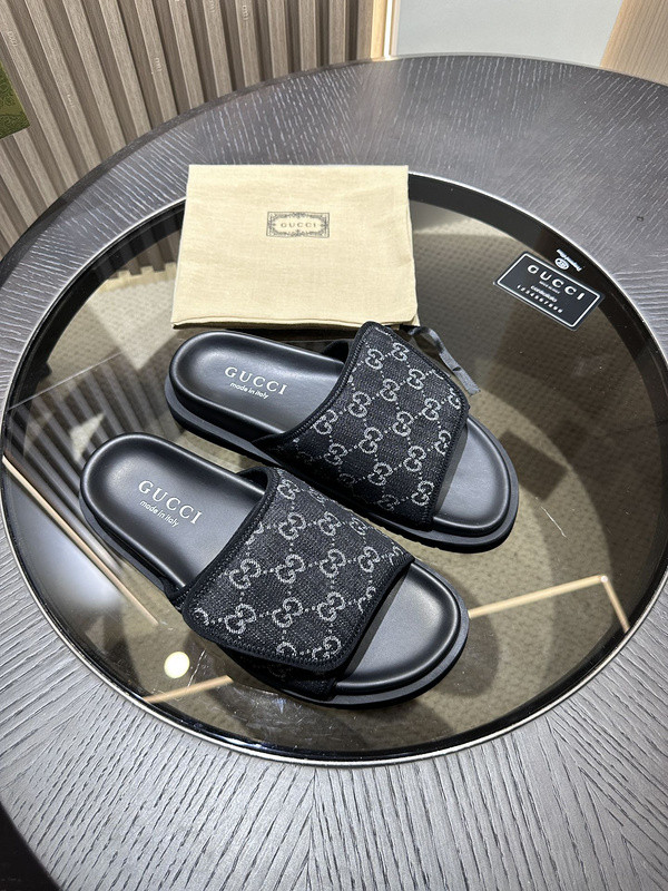 g*u*i sandals