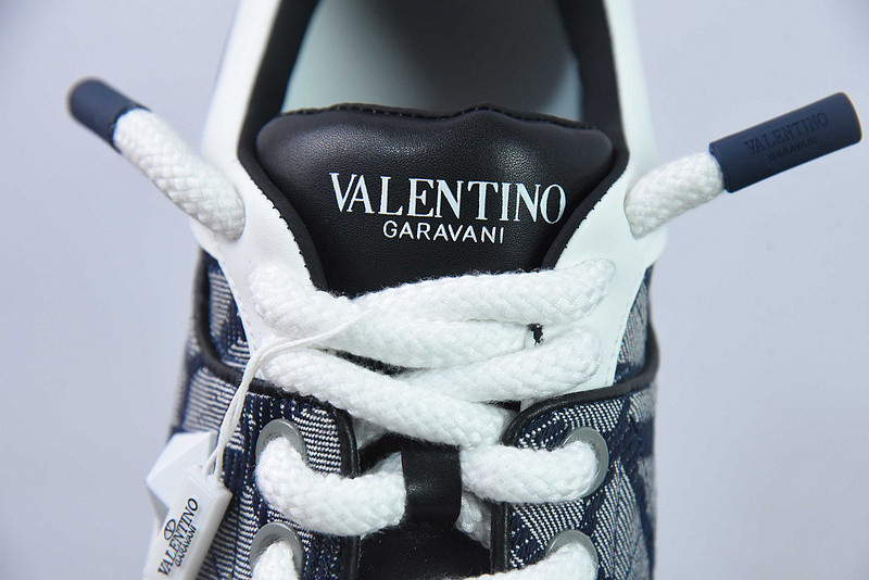 Va1e*ntin0 sneaker