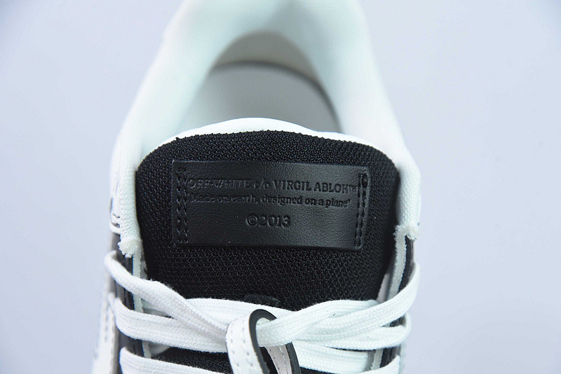 OF™ C/O VIRGIL ABLOH OUT OF OFFICE LOW-TOP LEATHER SNEAKERS ‘OOO“