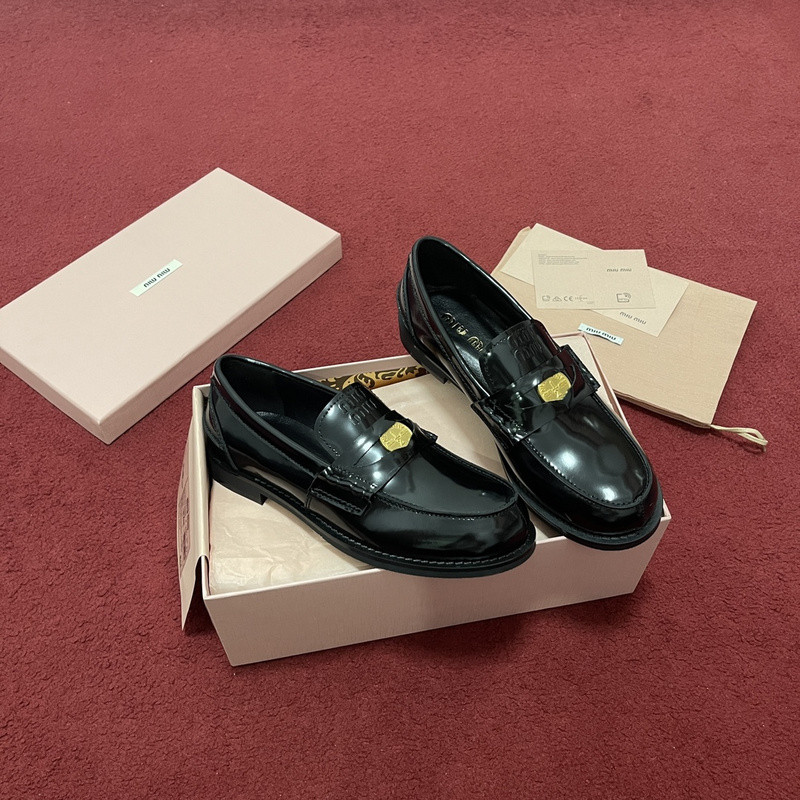 M1um1u sneaker