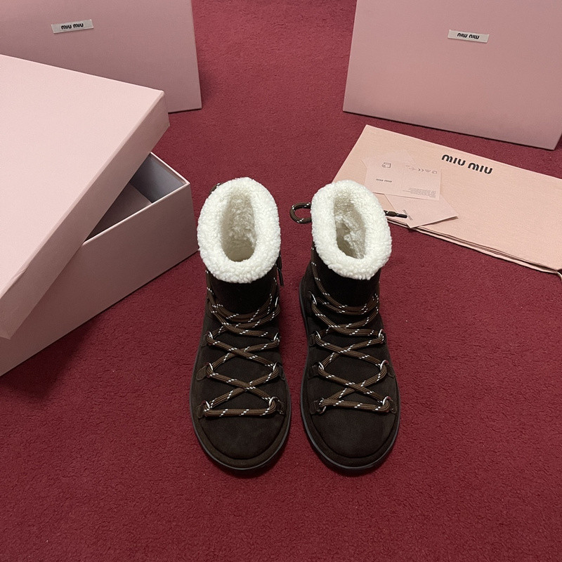 M1um1u sneaker