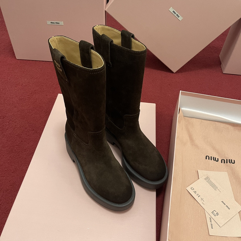 M1um1u sneaker