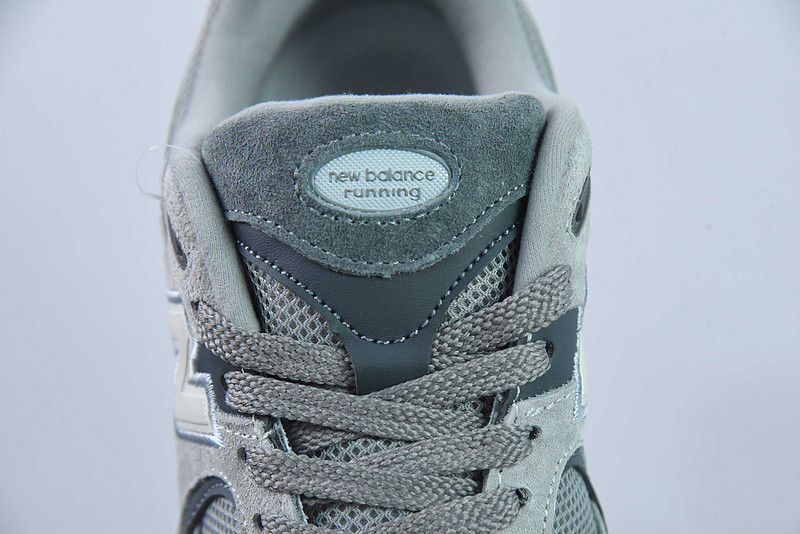 NEW BALANCE SNEAKER