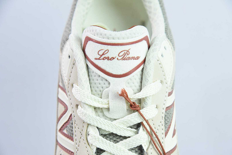 NEW BALANCE SNEAKER