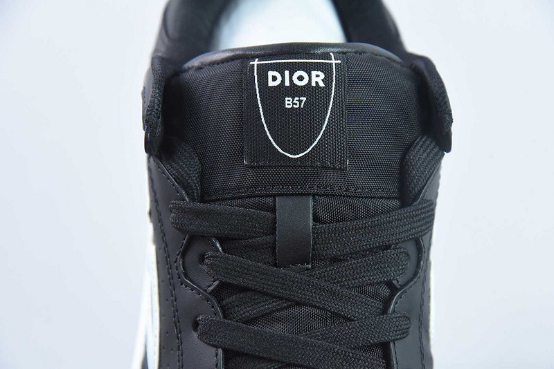 DIO* SNEAKER