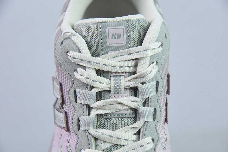 NEW BALANCE SNEAKER