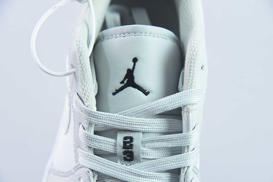 Air Jordan 1 Low