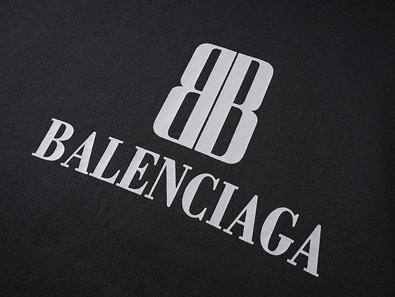 Ba1en*iaga clothes