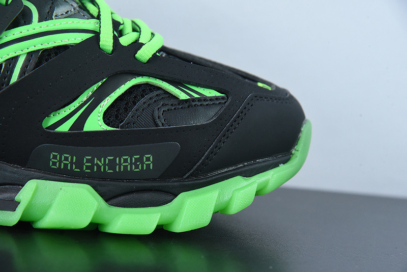 bc track sneaker