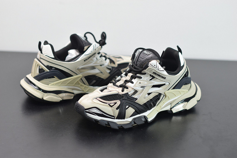 bc track sneaker