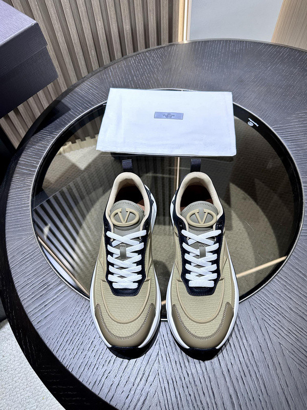 Va1e*ntin0 sneaker