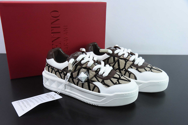 Va1e*ntin0 sneaker